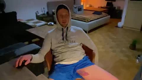 Snapshot of gilbertlachsmann chatting on March 2, 2025, 11:42 pm Sebastian online show from March 2, 2025, 11:42 pm