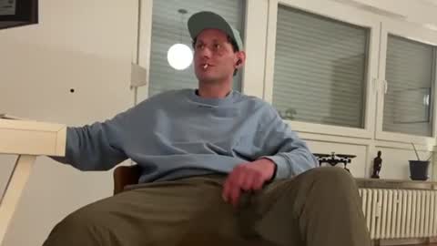 Snapshot of gilbertlachsmann chatting on October 17, 2025, 1:53 am Sebastian online show from October 17, 2025, 1:53 am