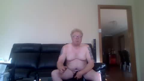 Snapshot of gimmmieoooo chatting on March 5, 2026, 7:04 am gimmmieoooo online show from March 5, 2026, 7:04 am