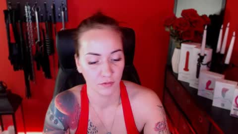 Snapshot of gina_hotlick chatting on February 19, 2025, 5:16 pm gina_hotlick online show from February 19, 2025, 5:16 pm