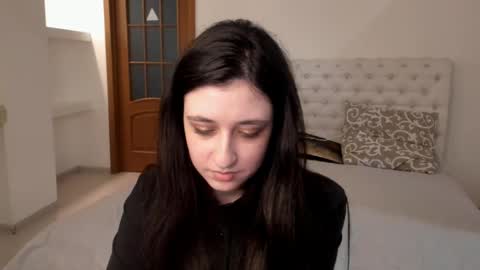 Kate online show from March 4, 2025, 1:06 pm