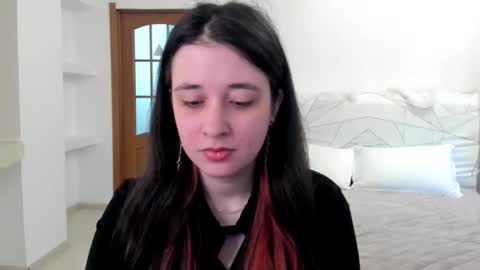 Kate online show from May 4, 2026, 9:27 am