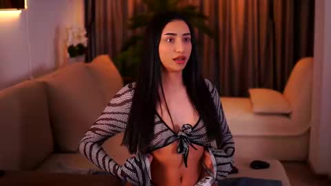 Snapshot of ginavalentinna chatting on February 12, 2025, 8:07 pm Gina online show from February 12, 2025, 8:07 pm
