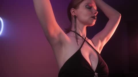Snapshot of ginger_hugs chatting on October 12, 2025, 10:42 pm        im expecting 350 thumbs up on my altar   online show from October 12, 2025, 10:42 pm