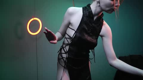        im expecting 350 thumbs up on my altar   online show from November 12, 2025, 10:20 pm