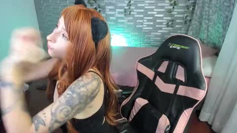 Snapshot of ginger_sweetty chatting on October 22, 2025, 11:15 pm Ginger online show from October 22, 2025, 11:15 pm