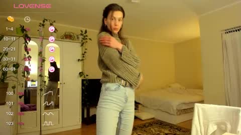 Snapshot of gingerbread__house chatting on April 10, 2026, 5:28 pm Vasilisa online show from April 10, 2026, 5:28 pm