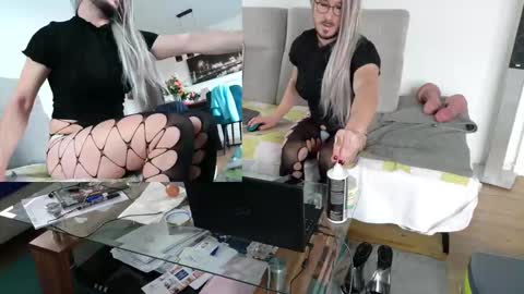 GingerPink online show from February 3, 2026, 9:25 am