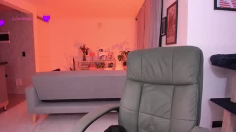 Snapshot of ginnaaaa_ chatting on April 28, 2026, 11:32 pm Ginnaa online show from April 28, 2026, 11:32 pm