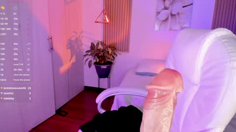 Kendall online show from December 13, 2024, 4:38 pm