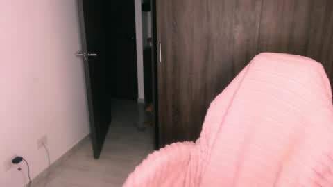giny_bean online show from May 4, 2026, 11:12 pm