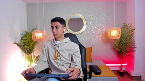 Gio Carangi online show from May 2, 2026, 2:49 am