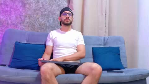 Gio online show from September 8, 2025, 7:24 pm