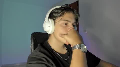 Snapshot of gio_russo chatting on October 21, 2025, 11:16 pm GioRusso online show from October 21, 2025, 11:16 pm