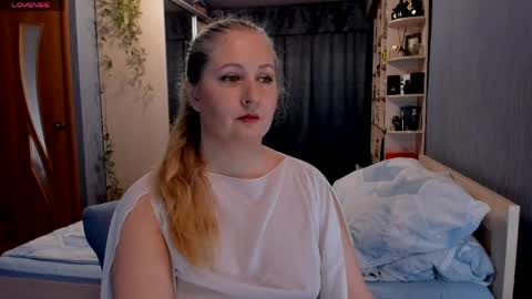  Lana  online show from April 1, 2026, 8:39 pm