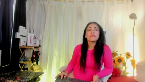 Girasol Walton online show from May 3, 2026, 2:23 pm