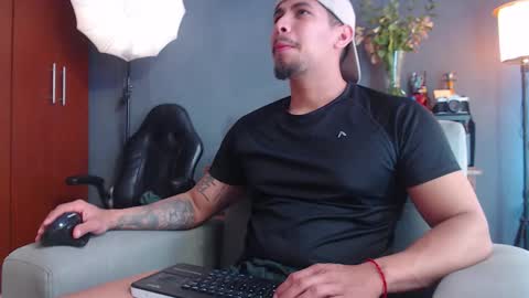 piggy boy online show from October 25, 2025, 4:13 pm