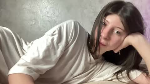 Snapshot of girl_cute007 chatting on August 4, 2026, 10:34 pm girl_cute007 online show from August 4, 2026, 10:34 pm