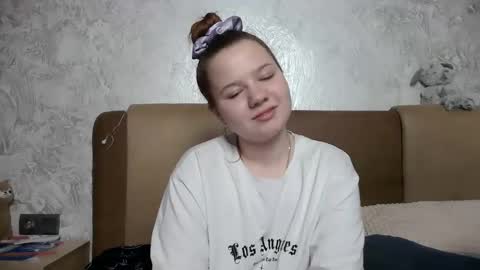Snapshot of girl_cute07 chatting on May 16, 2026, 7:34 pm girl_cute07 online show from May 16, 2026, 7:34 pm