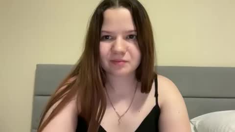 Snapshot of girl_cute07 chatting on May 23, 2026, 7:18 pm girl_cute07 online show from May 23, 2026, 7:18 pm