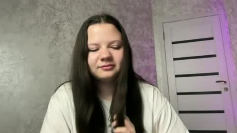 Snapshot of girl_cute07 chatting on June 24, 2026, 6:40 pm girl_cute07 online show from June 24, 2026, 6:40 pm