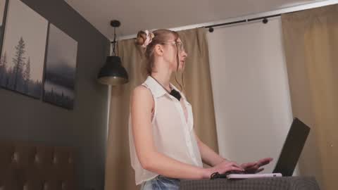 Snapshot of girl_i_am chatting on September 19, 2025, 11:00 am Nikki online show from September 19, 2025, 11:00 am