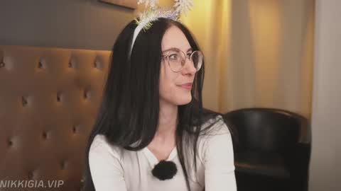 Nikki online show from December 4, 2025, 4:16 pm