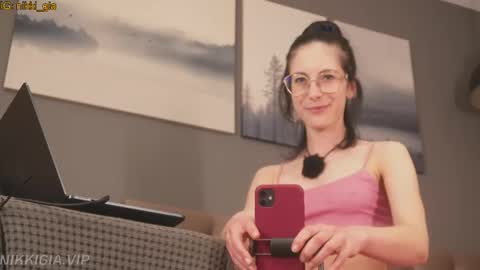 Nikki online show from May 3, 2026, 3:18 pm