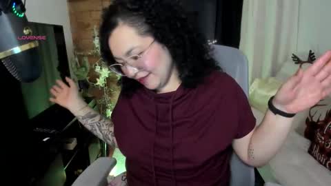 girl_inline online show from December 17, 2025, 12:27 am