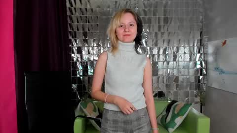 girl_next_doorr online show from December 24, 2024, 6:28 pm