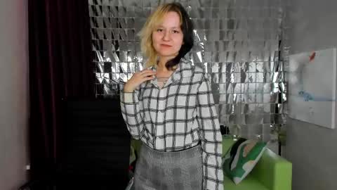 girl_next_doorr online show from December 25, 2024, 3:17 pm