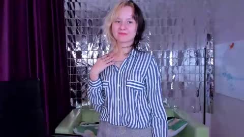 girl_next_doorr online show from December 27, 2024, 3:59 pm
