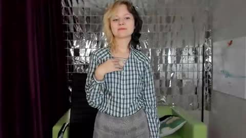girl_next_doorr online show from December 28, 2024, 12:24 pm