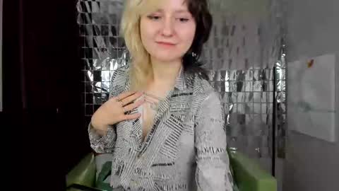 girl_next_doorr online show from December 29, 2024, 6:05 pm