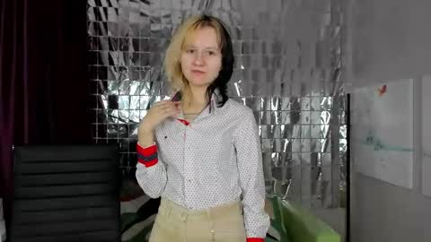 girl_next_doorr online show from January 3, 2025, 12:19 pm