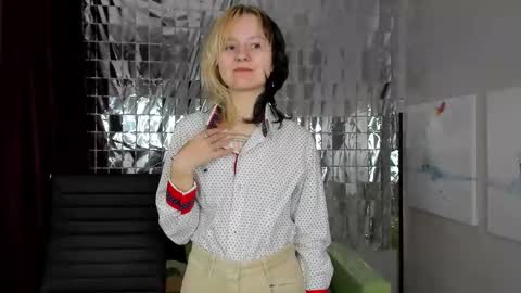 girl_next_doorr online show from January 3, 2025, 3:22 pm