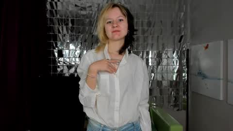 girl_next_doorr online show from January 4, 2025, 12:27 pm
