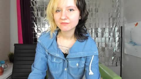 girl_next_doorr online show from January 12, 2025, 6:49 pm