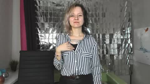 girl_next_doorr online show from January 18, 2025, 12:26 pm