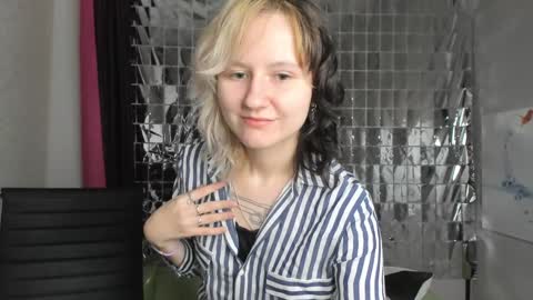 girl_next_doorr online show from January 19, 2025, 12:39 pm