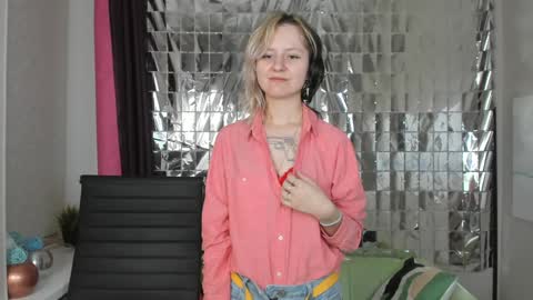 girl_next_doorr online show from January 21, 2025, 2:37 pm