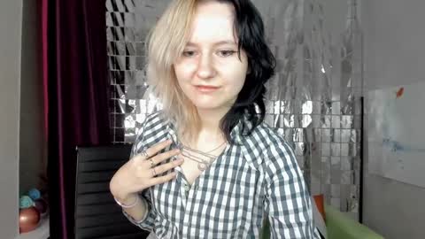 girl_next_doorr online show from January 26, 2025, 12:01 pm