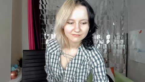 girl_next_doorr online show from January 26, 2025, 6:06 pm