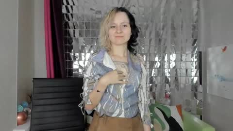 girl_next_doorr online show from January 28, 2025, 4:41 pm