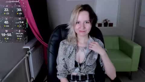 girl_next_doorr online show from October 23, 2025, 1:21 pm
