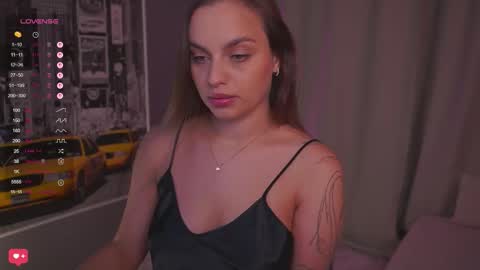 Snapshot of girl_peach_ chatting on October 20, 2025, 5:35 pm Kate online show from October 20, 2025, 5:35 pm