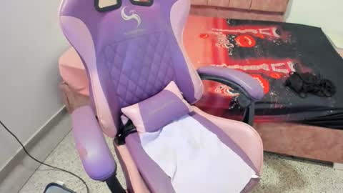 girl_princess18 online show from May 5, 2026, 1:13 am