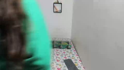 Snapshot of girl_sweet09 chatting on November 5, 2025, 6:08 pm girl_sweet09 online show from November 5, 2025, 6:08 pm