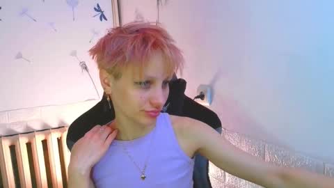 Seniya online show from March 4, 2026, 2:50 am