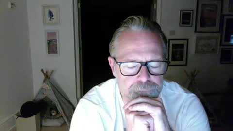 girlsandbikes online show from April 24, 2026, 11:07 pm